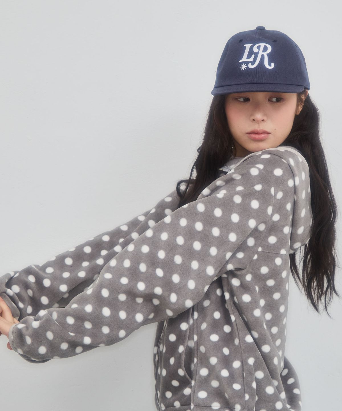 레터리(LETERIE) LR EMBROIDERED CAMP CAP_NAVY