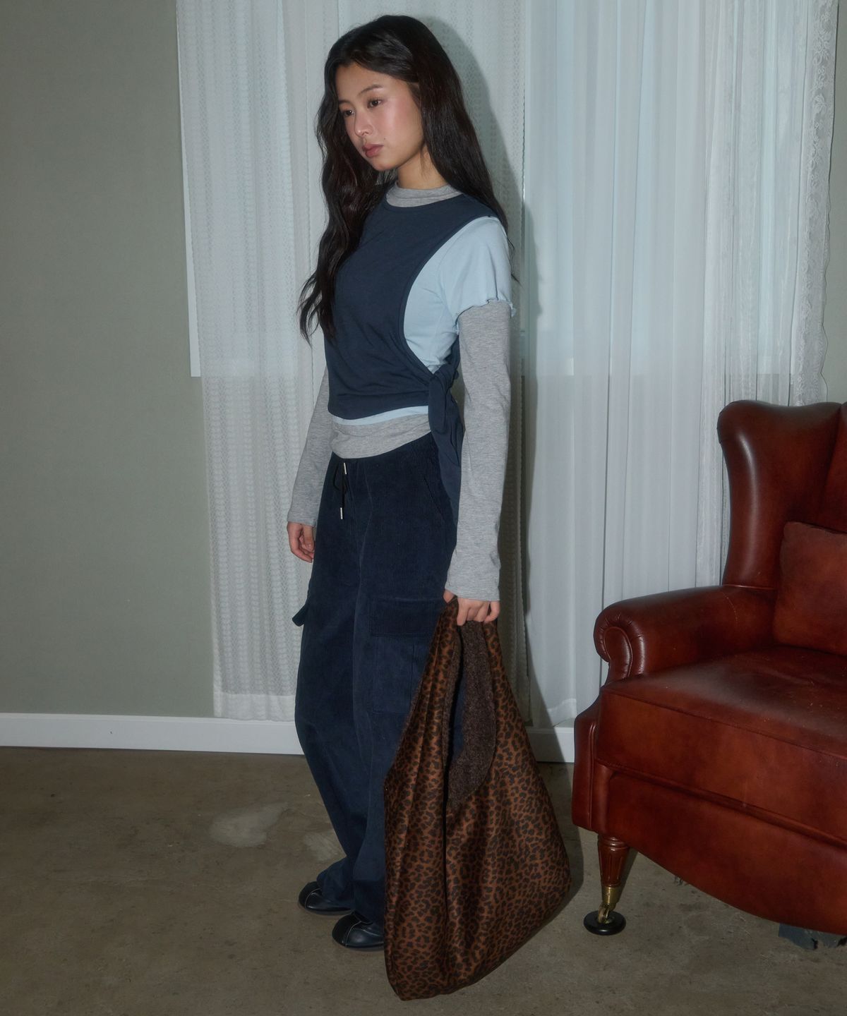 레터리(LETERIE) BOUCLE REVERSIBLE SHOULDER BAG_BROWN
