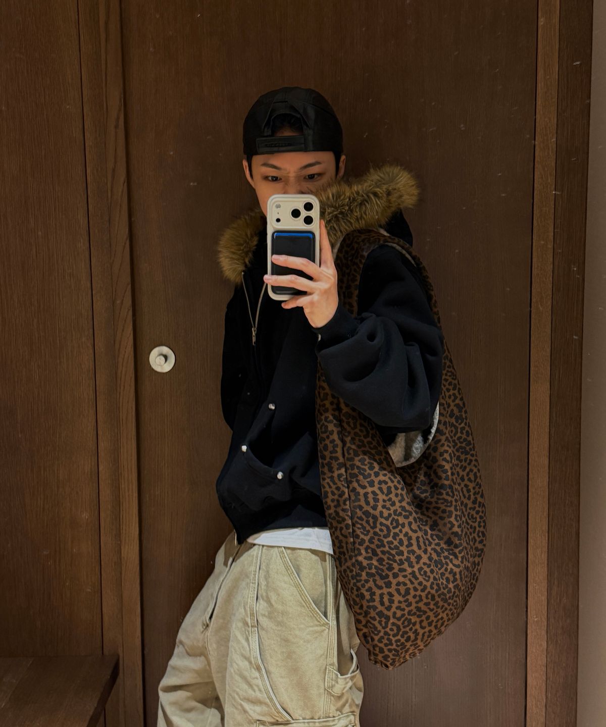레터리(LETERIE) BOUCLE REVERSIBLE SHOULDER BAG_IVORY