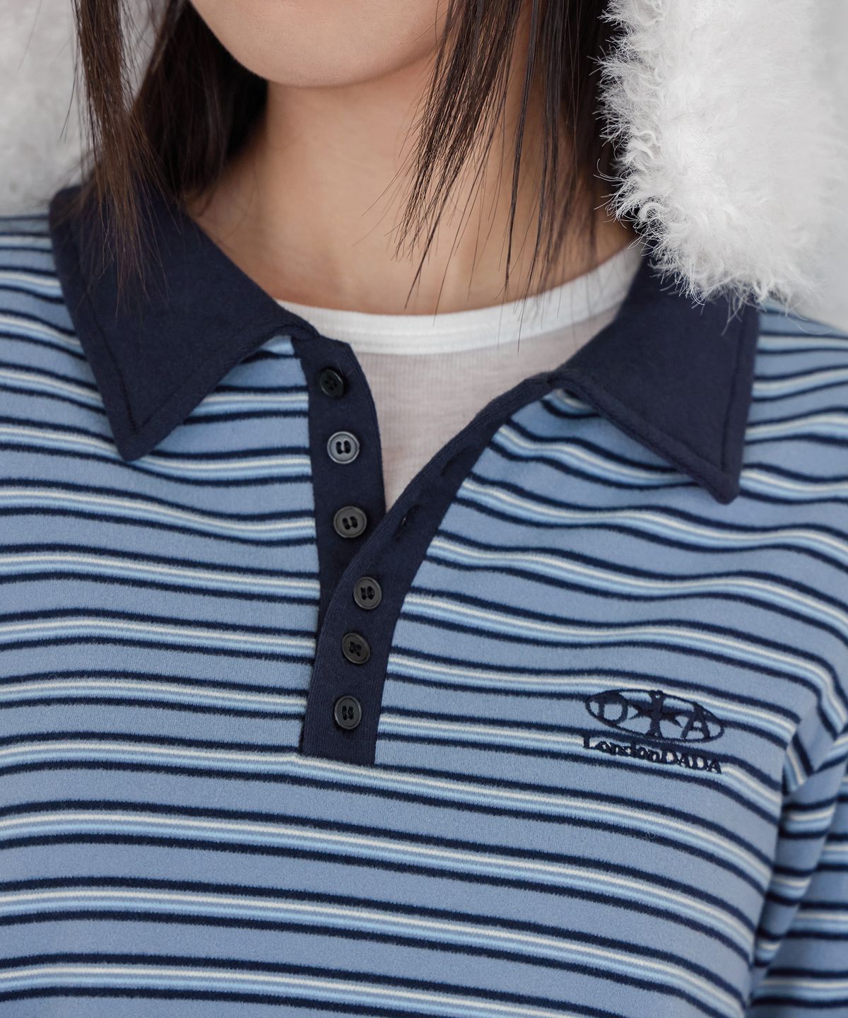 런던다다(LONDONDADA) MULTI-STRIPE SLIM COLLAR T-SHIRT, BLUE
