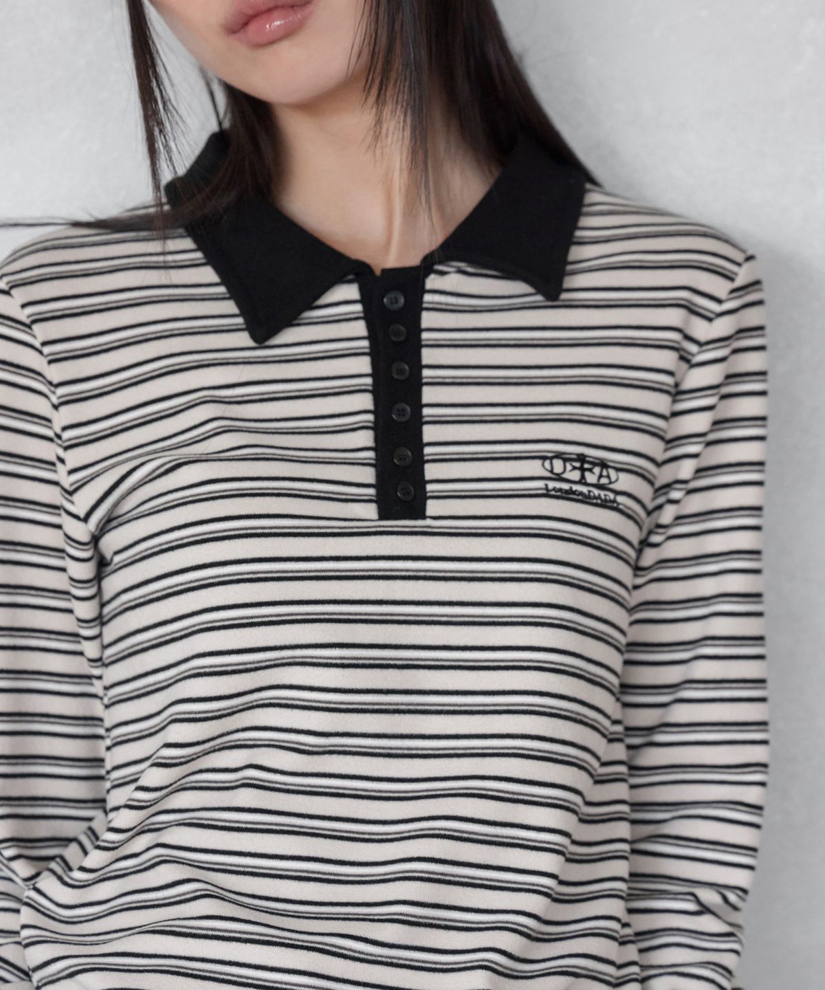 런던다다(LONDONDADA) MULTI-STRIPE SLIM COLLAR T-SHIRT, CREAM