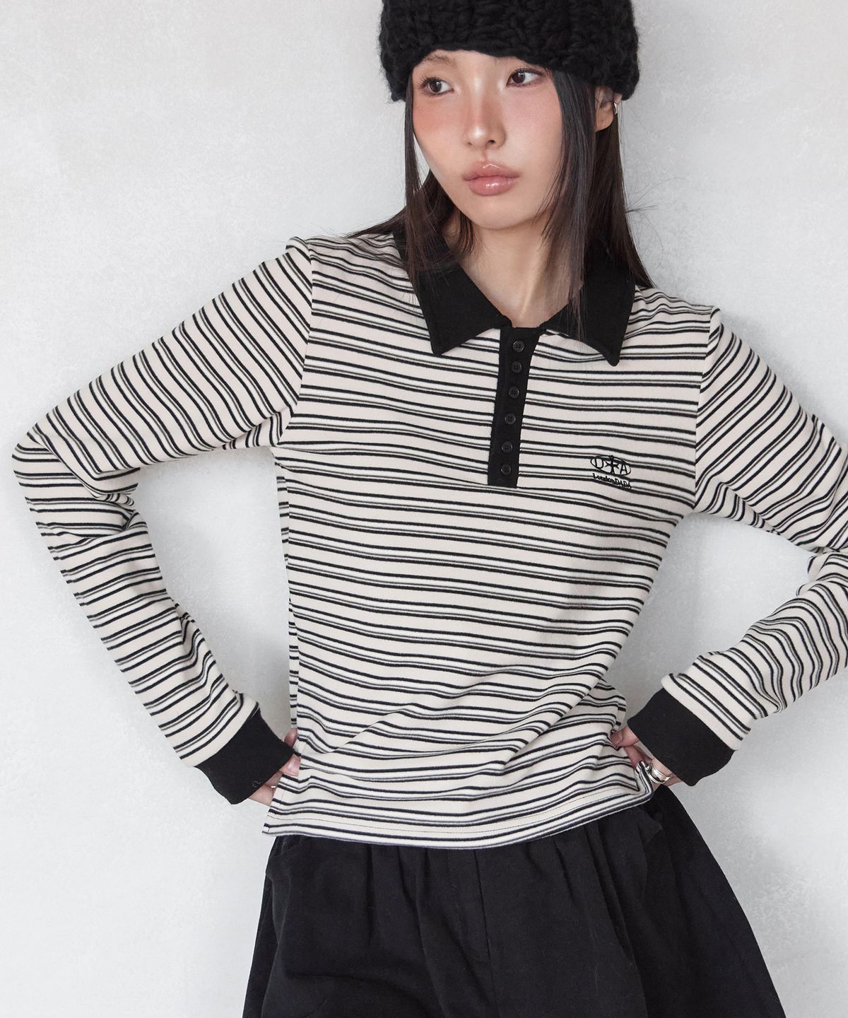 런던다다(LONDONDADA) MULTI-STRIPE SLIM COLLAR T-SHIRT, CREAM