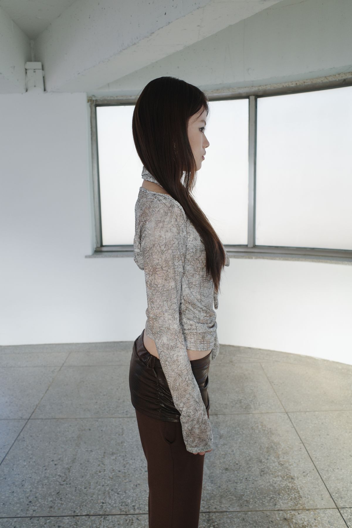미애(MIAE) 레이어드 레더 부츠컷 팬츠 - 브라운
