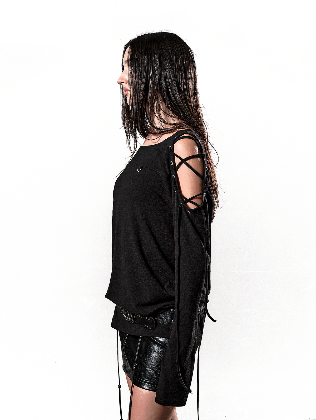 이양(EYANG) CUT-OUT LACED EYELET LONGSLEEVE TOP BLACK