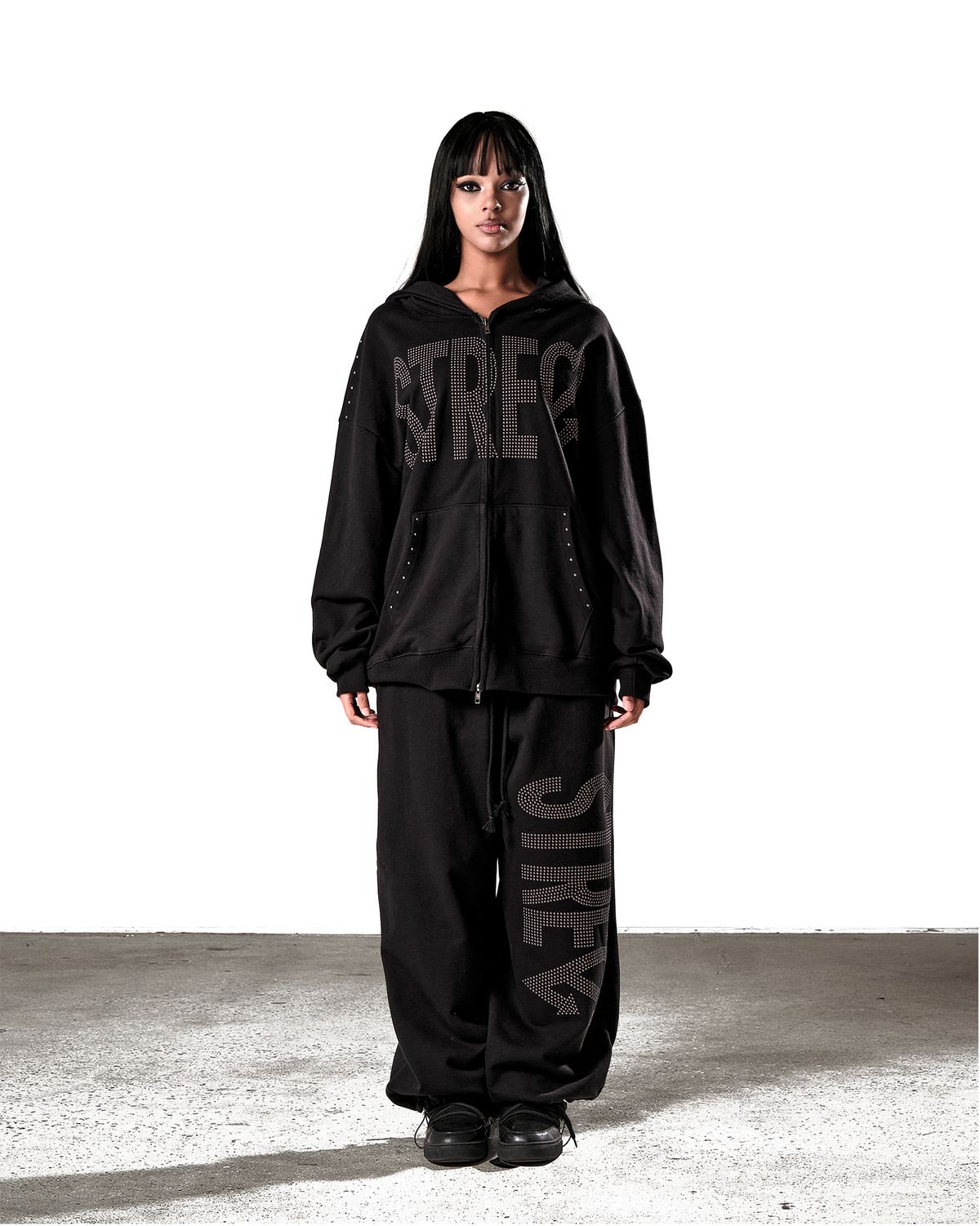 이양(EYANG) NO STRESS HOTFIX SET SWEATPANTS BLACK