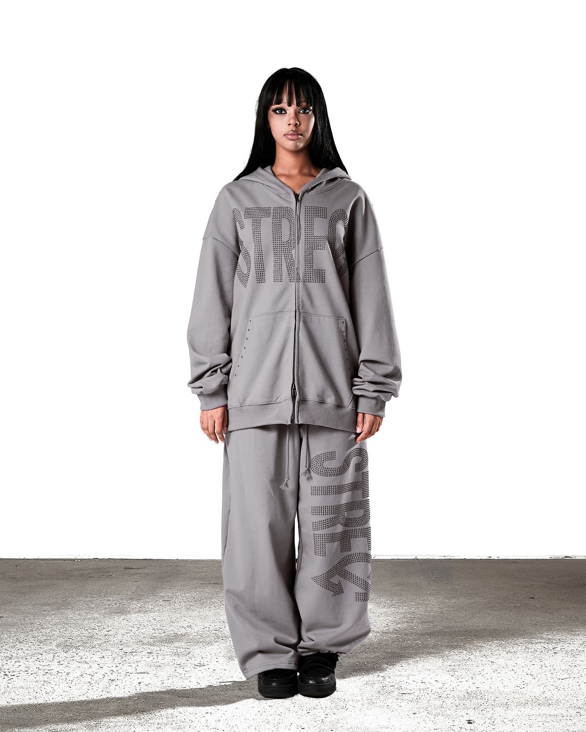 이양(EYANG) NO STRESS HOTFIX SET SWEATPANTS ASH GRAY