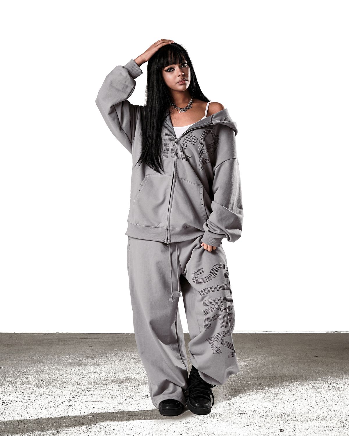 이양(EYANG) NO STRESS HOTFIX SET SWEATPANTS ASH GRAY