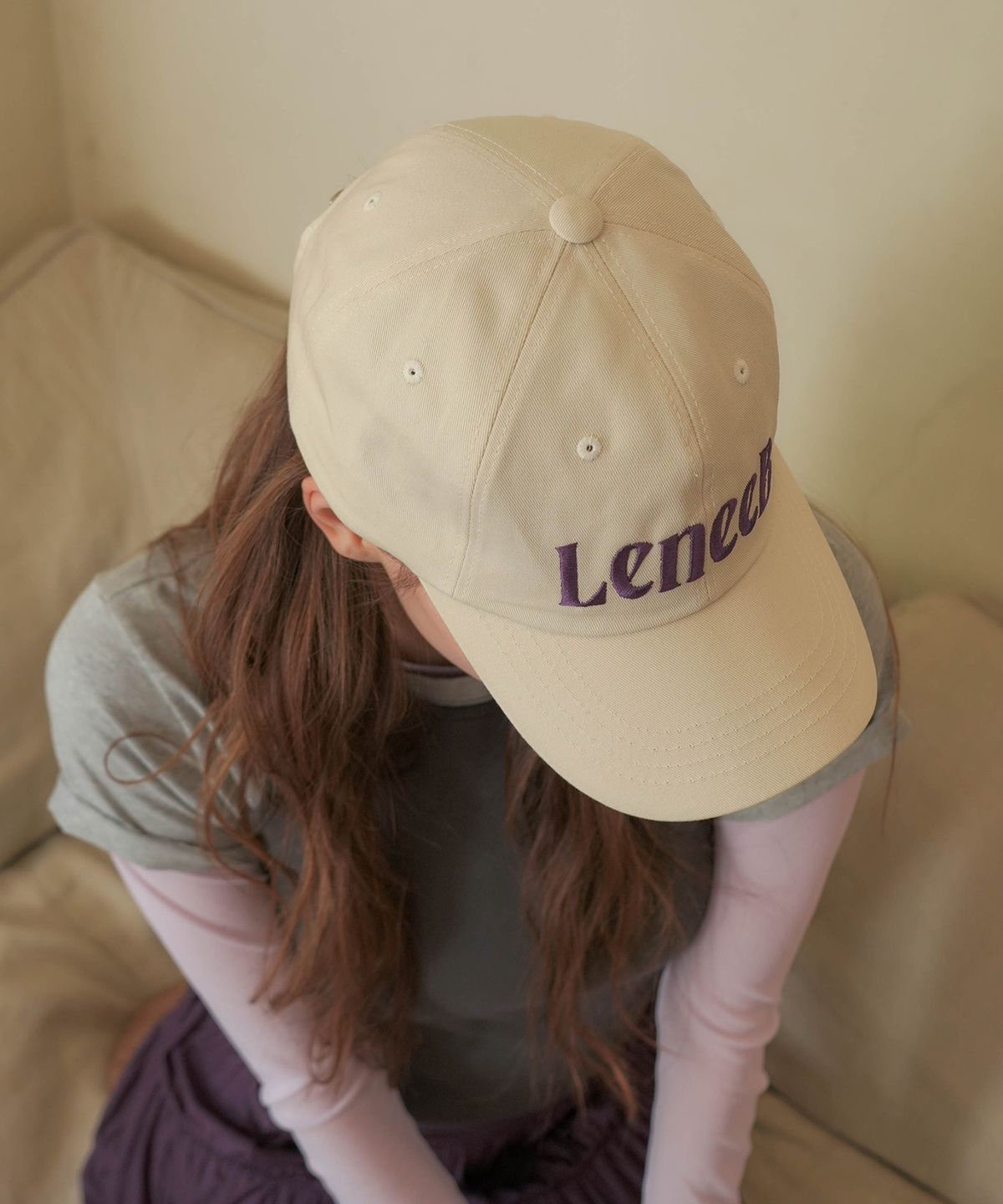 레니비(LeneeB) 레니비 시그니처 볼캡 아이보리