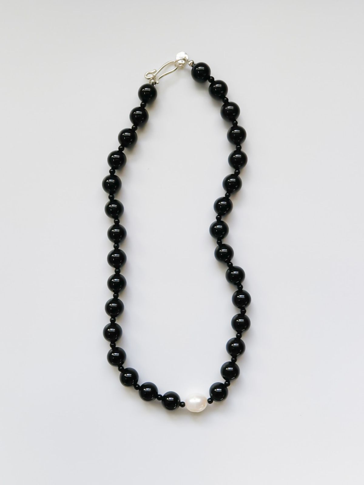 소수(SOSOO) Onyx 10mm Point Pearl Necklace
