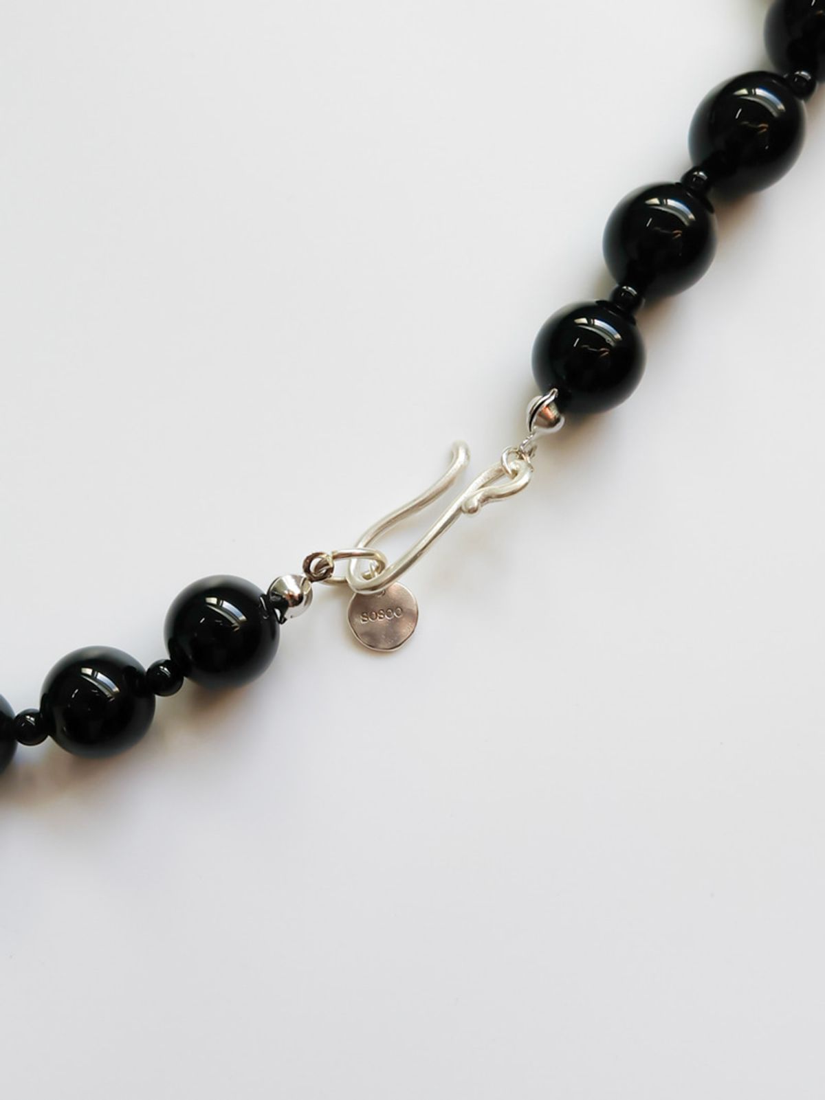 소수(SOSOO) Onyx 10mm Point Pearl Necklace