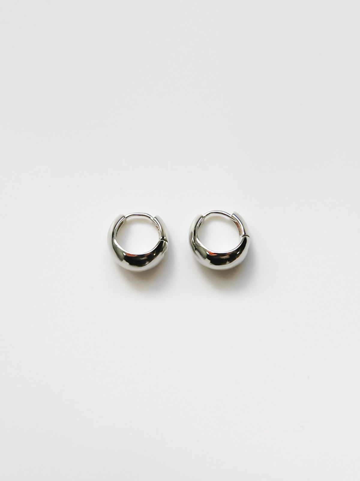 소수(SOSOO) Plump Earrings