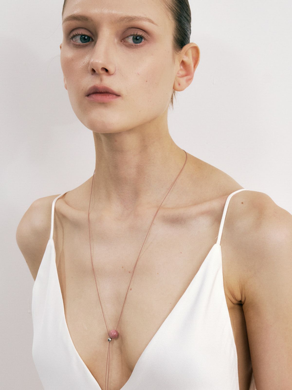소수(SOSOO) Pink Opal Thin Rope Necklace