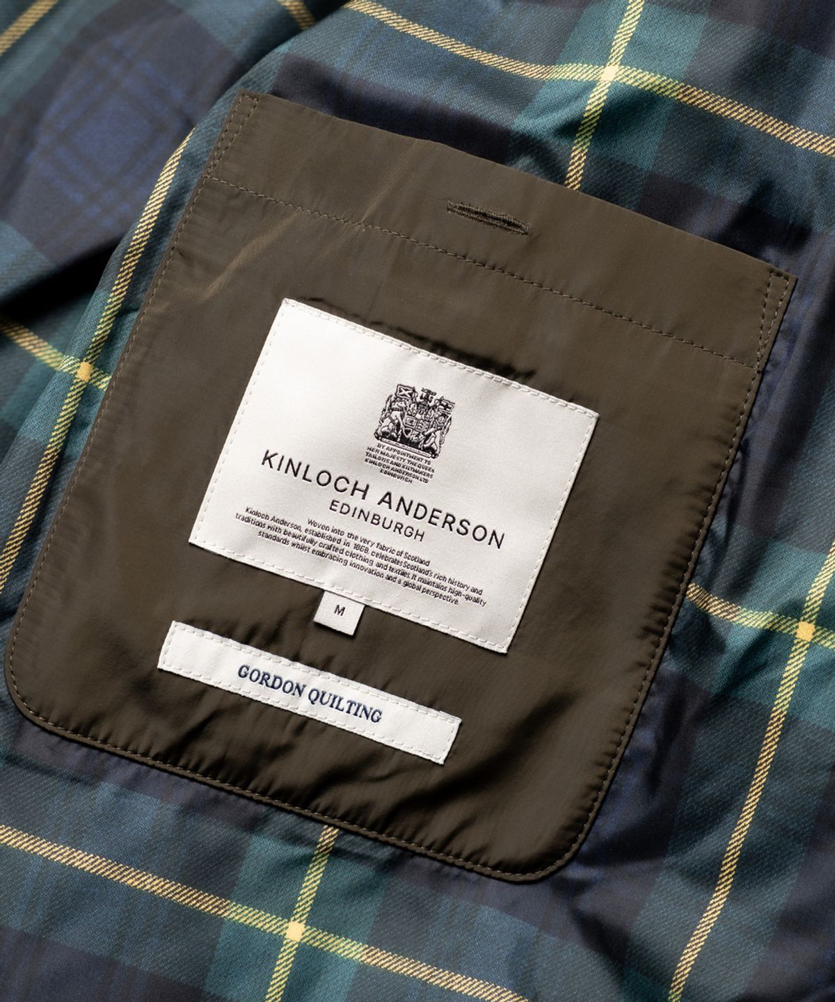 에든버러클럽(EDINBURGH CLUB) HOODED VERTICAL QUILTED MID JUMPER (D/KHAKI)