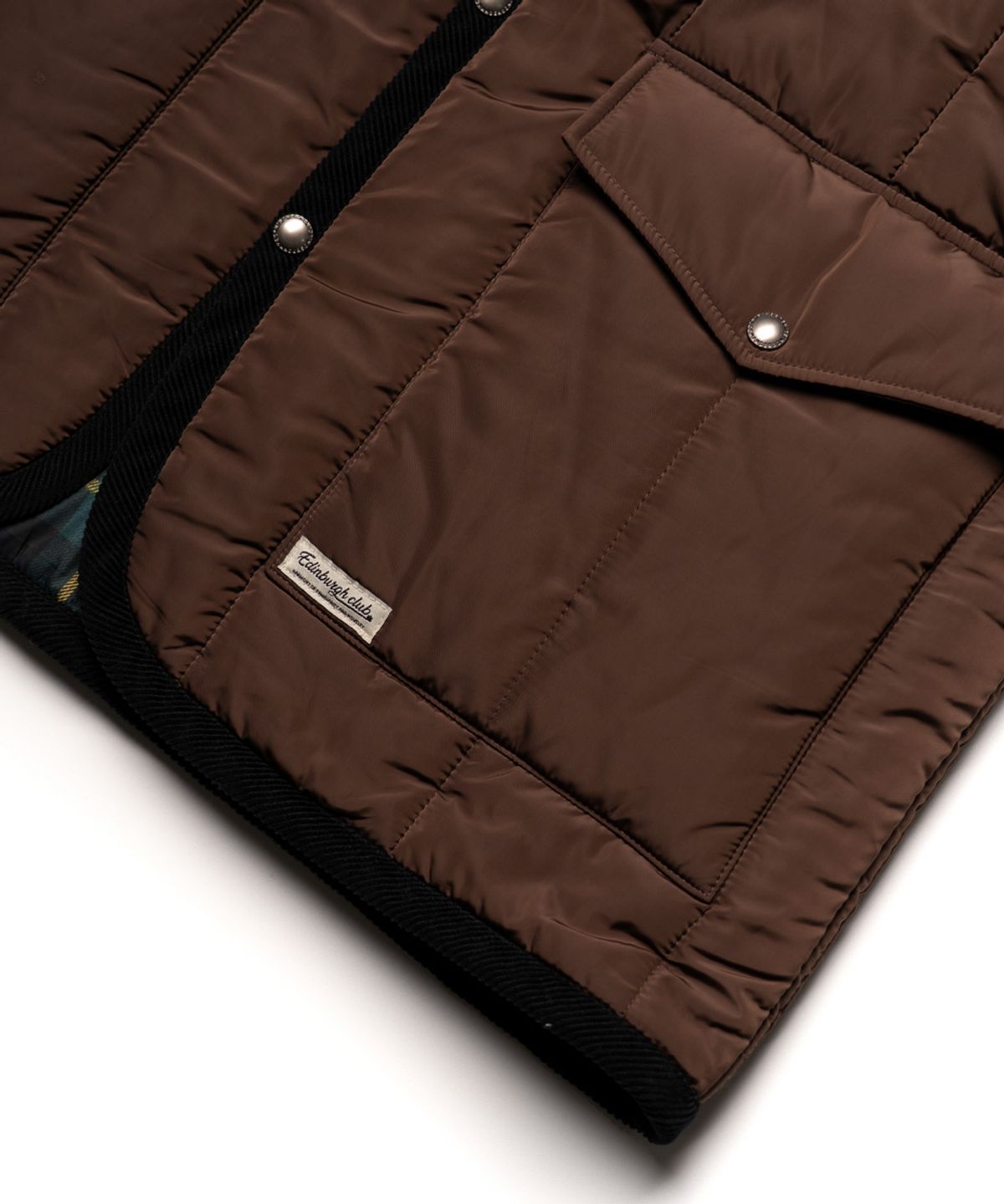 에든버러클럽(EDINBURGH CLUB) HOODED VERTICAL QUILTED MID JUMPER (BROWN)