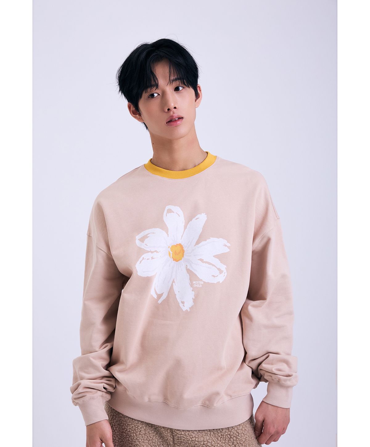 미스터차일드(MISTER CHILD) 데이지 팝 맨투맨 베이지