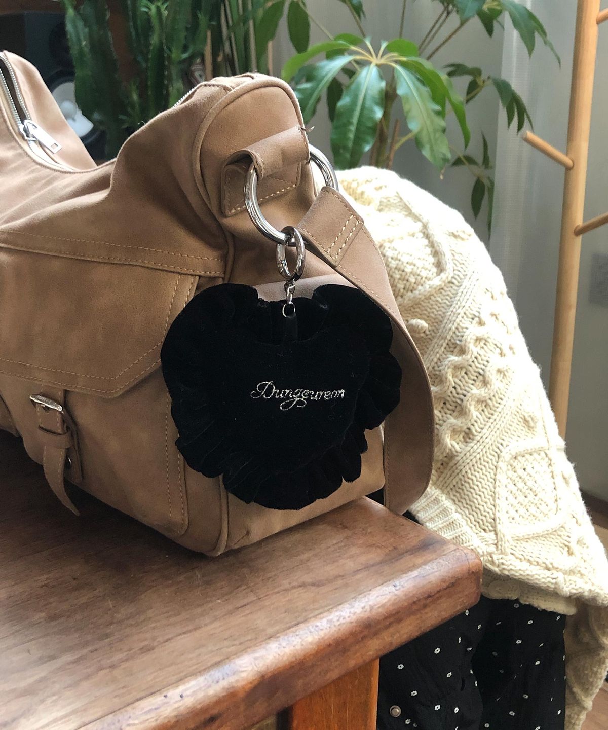 둥그런(DUNGEUREON) BonBon Heart Cushion Keyring