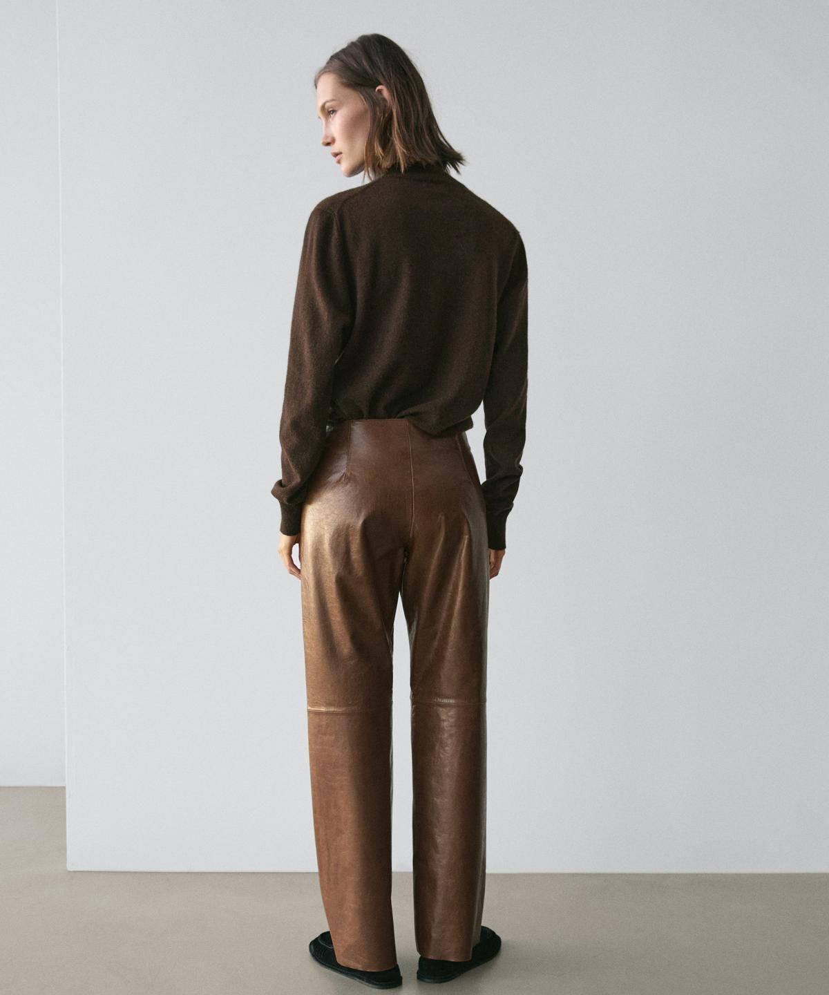 마시모두띠(MASSIMO DUTTI) 나파 레더 벨보텀 팬츠