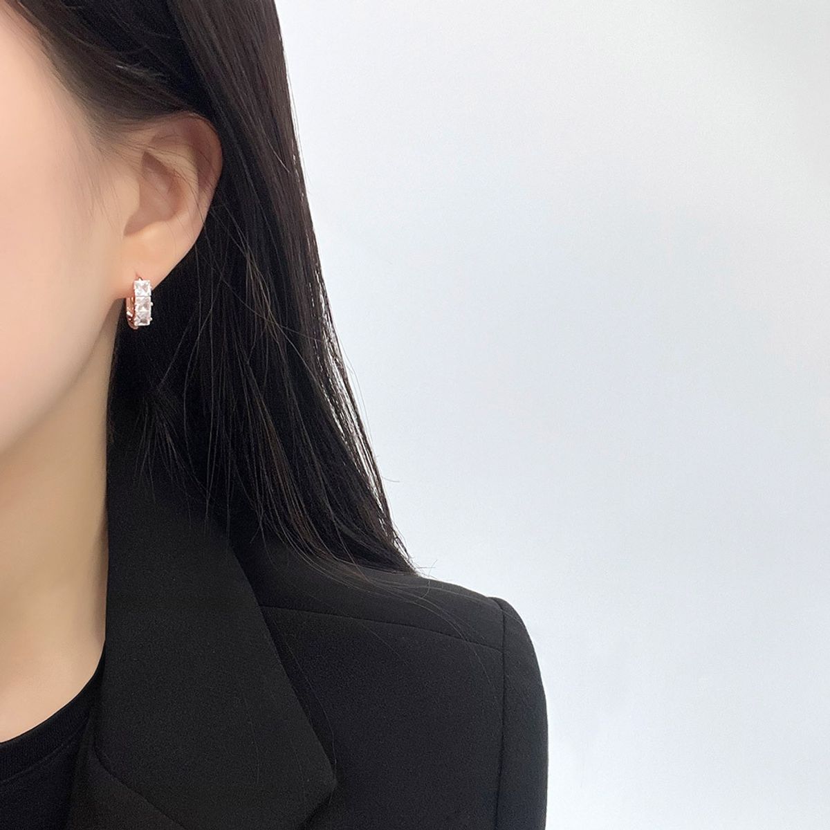디유아모르(DIEUAMOUR) 14K 골드핀 미엔느 원터치 이어링