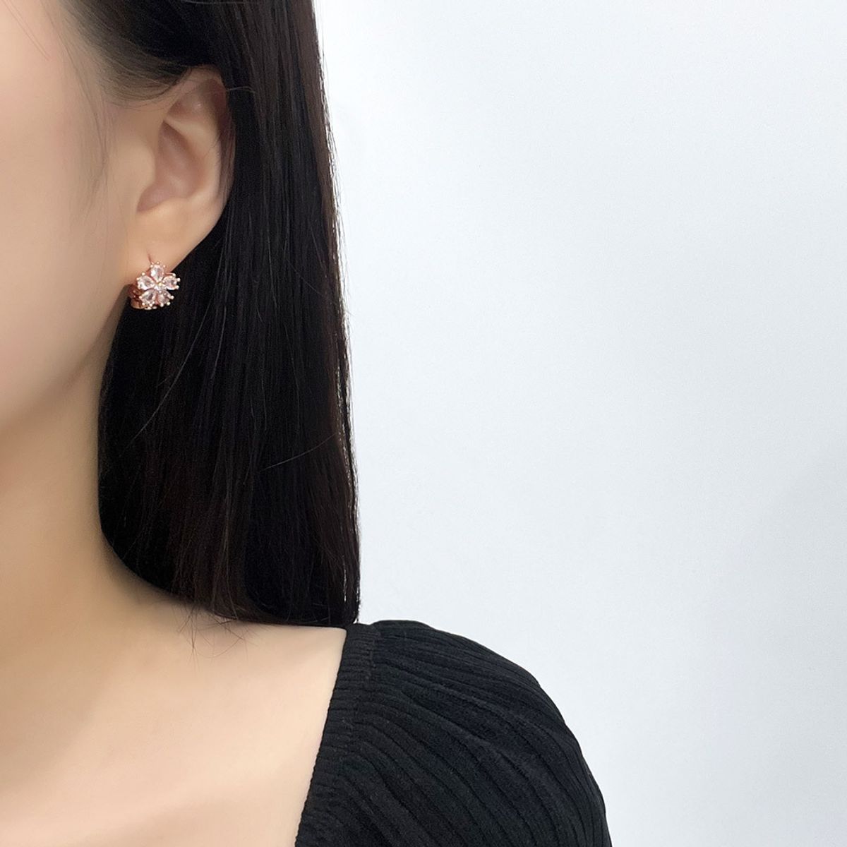디유아모르(DIEUAMOUR) 14K 골드핀 벨로 미니 플라워 원터치 이어링