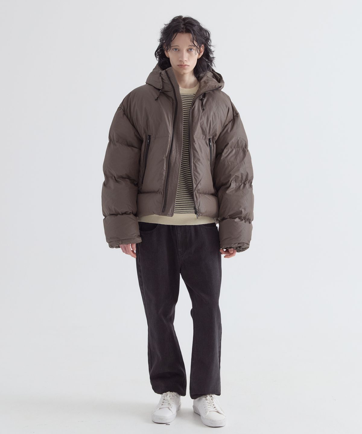 이지오(EZIO) Shield Hooded Short Puffer Padding_Charcoal