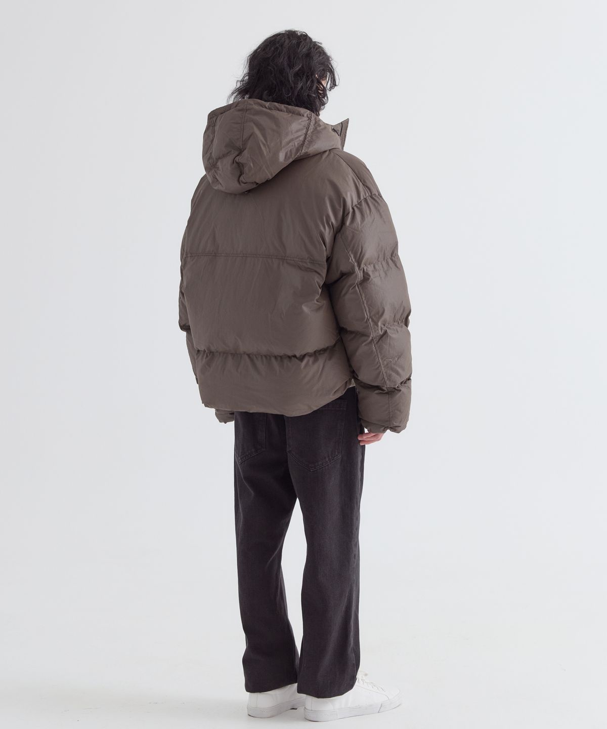 이지오(EZIO) Shield Hooded Short Puffer Padding_Charcoal