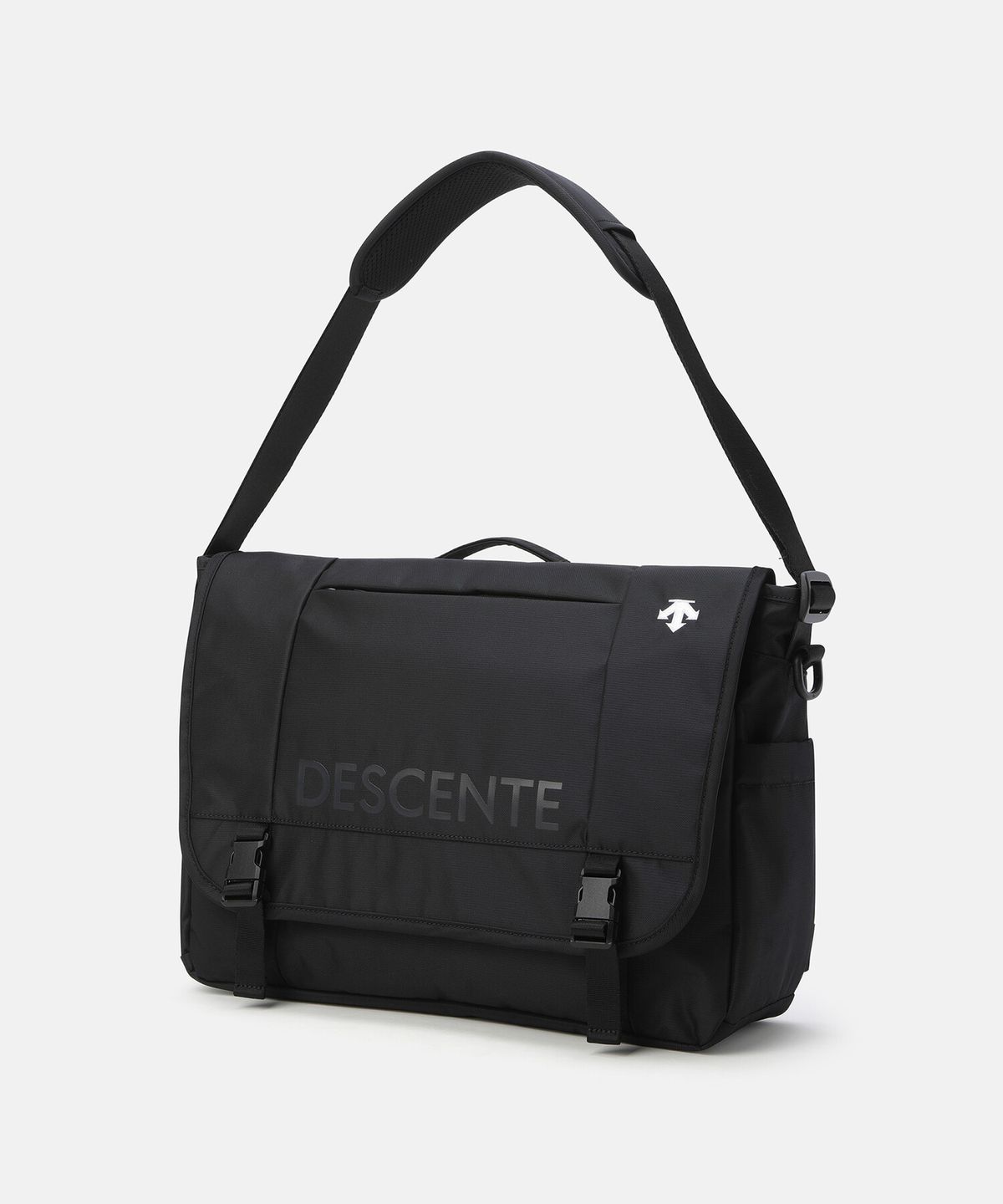 데상트(DESCENTE) 워딩 메신저백 블랙 SR123UBG14