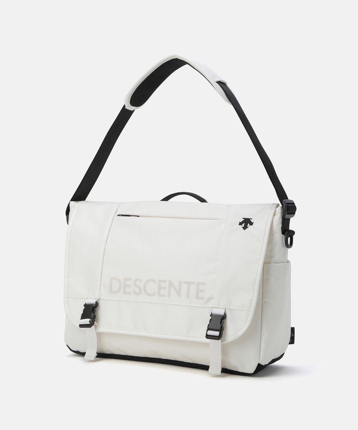 데상트(DESCENTE) 워딩 메신저백 아이보리 SR123UBG14