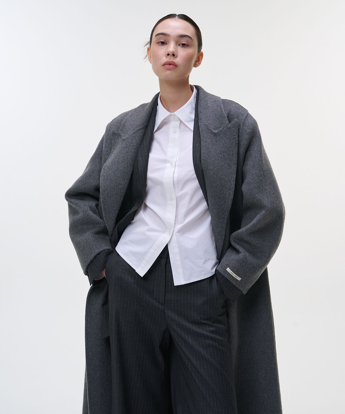 우부아(OEUVA) 그레이 스틸라인 오버 코트