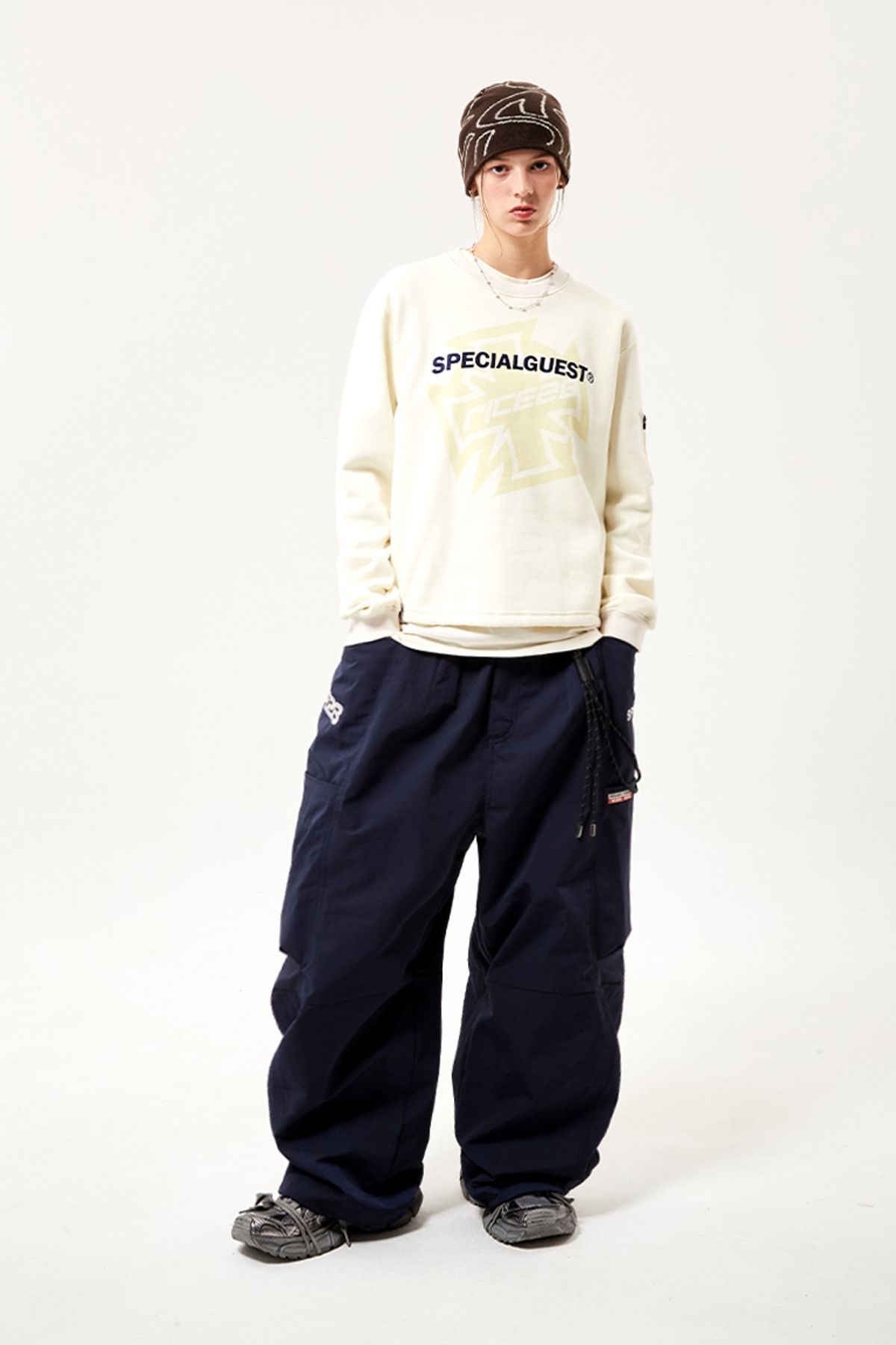 스페셜게스트(SPECIAL GUEST) SGx28 V2 ADJUST CREWNECK  (Ivory)
