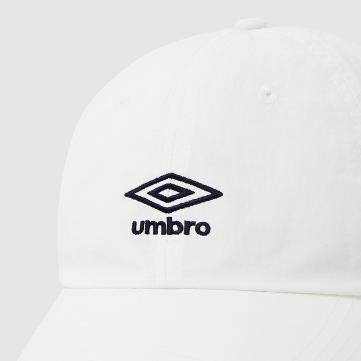 엄브로(UMBRO) 에센셜 클래식 볼캡 화이트 UR123CCP12