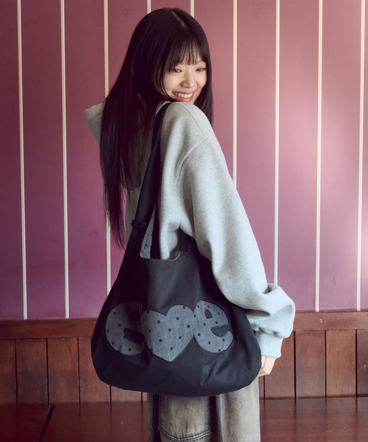 엠블러(AMBLER) Reversible dot 호보팩 AC701 (차콜)