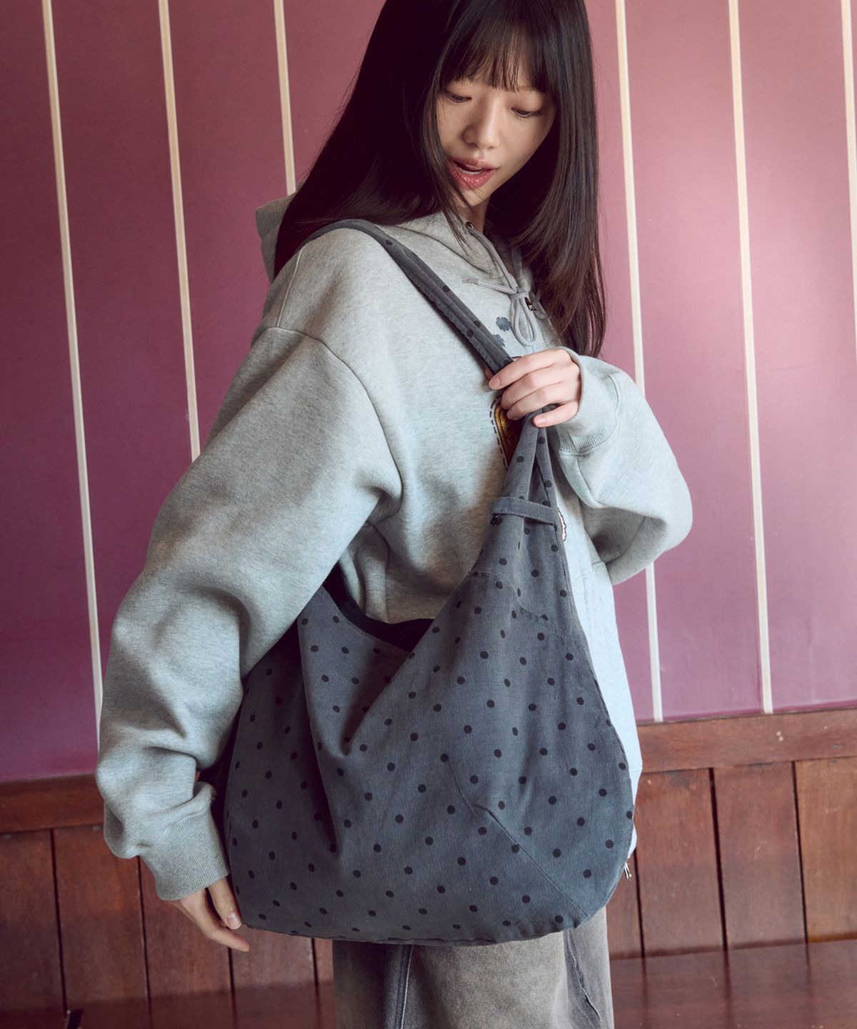 엠블러(AMBLER) Reversible dot 호보팩 AC701 (차콜)