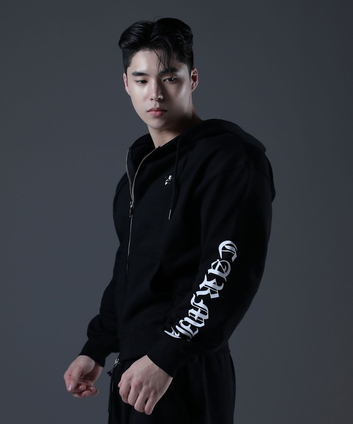 카미드(CARMID) 카미드 레터링 글로리 크롭 투웨이 후드집업