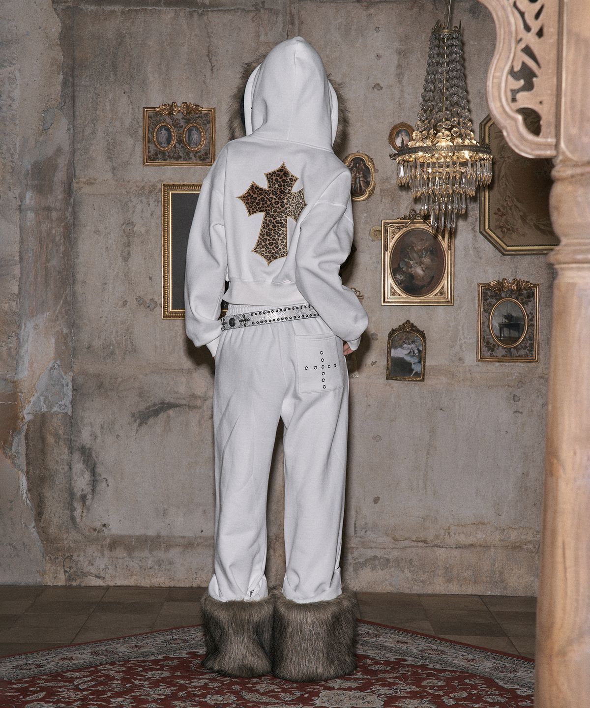 일리오(ILLIO) White brown fur hood zip-up