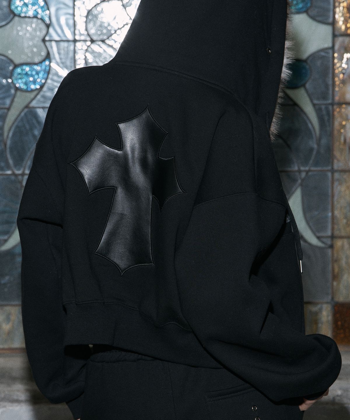 일리오(ILLIO) Black leopard fur hood zip-up