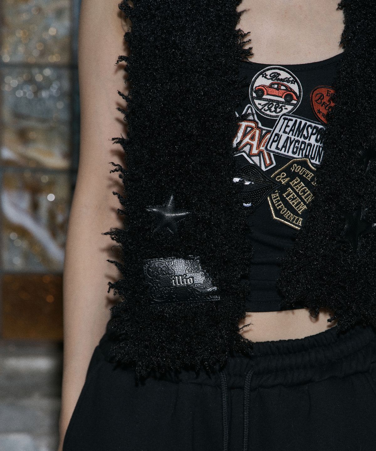일리오(ILLIO) Black star fluffy muffler