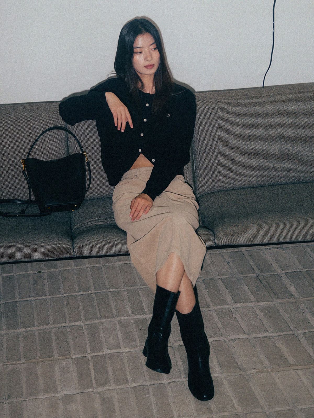 앤하츠(ANNEHEARTS) Logoplay Knit Cardigan Black