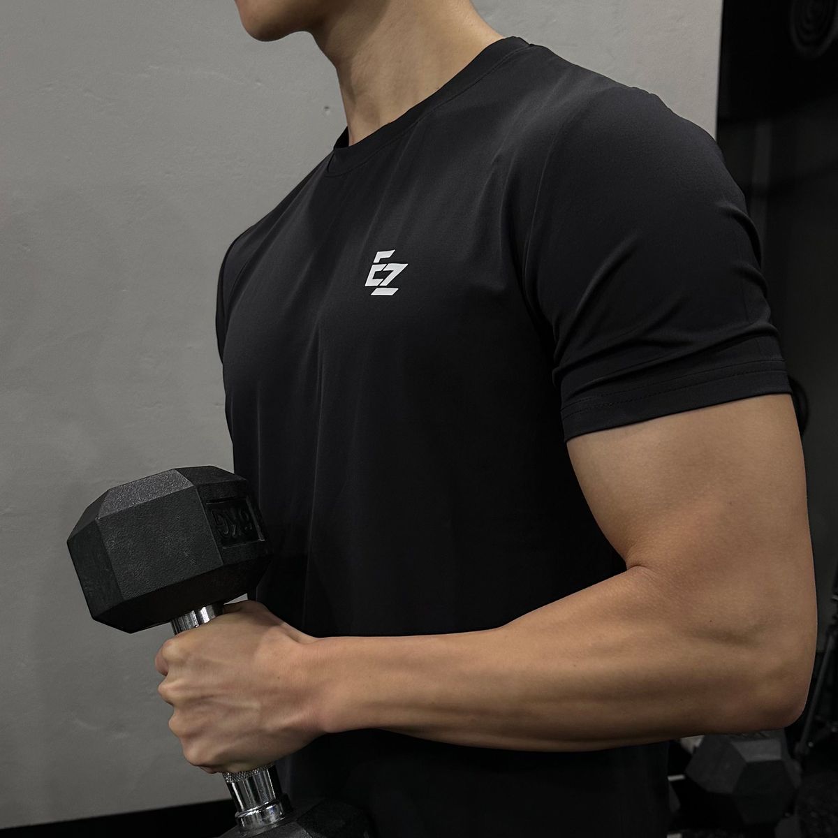 이지투미(EZTOME) 액티브 머슬핏 반팔 티셔츠