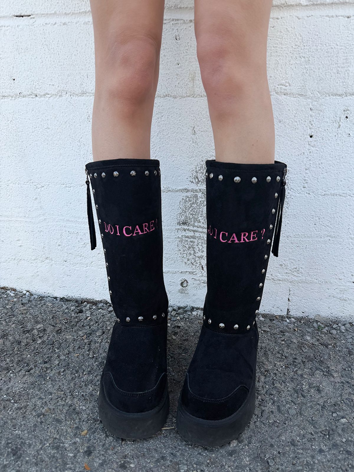 와이이이엘(YEEL) DO I CARE X-RIVET SUEDE BOOTS BLACK