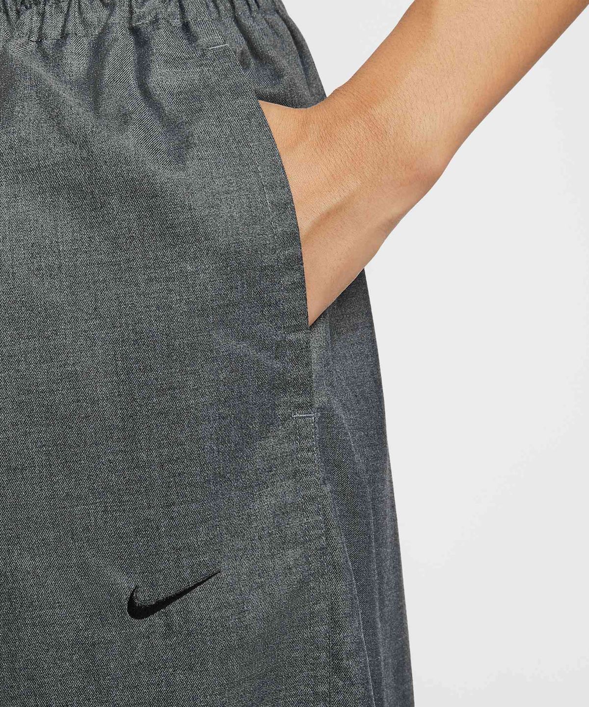 나이키(NIKE) 스포츠웨어 오버사이즈 미드라이즈 우븐 팬츠 W - 블랙:헤더:블랙 / IF5454-010