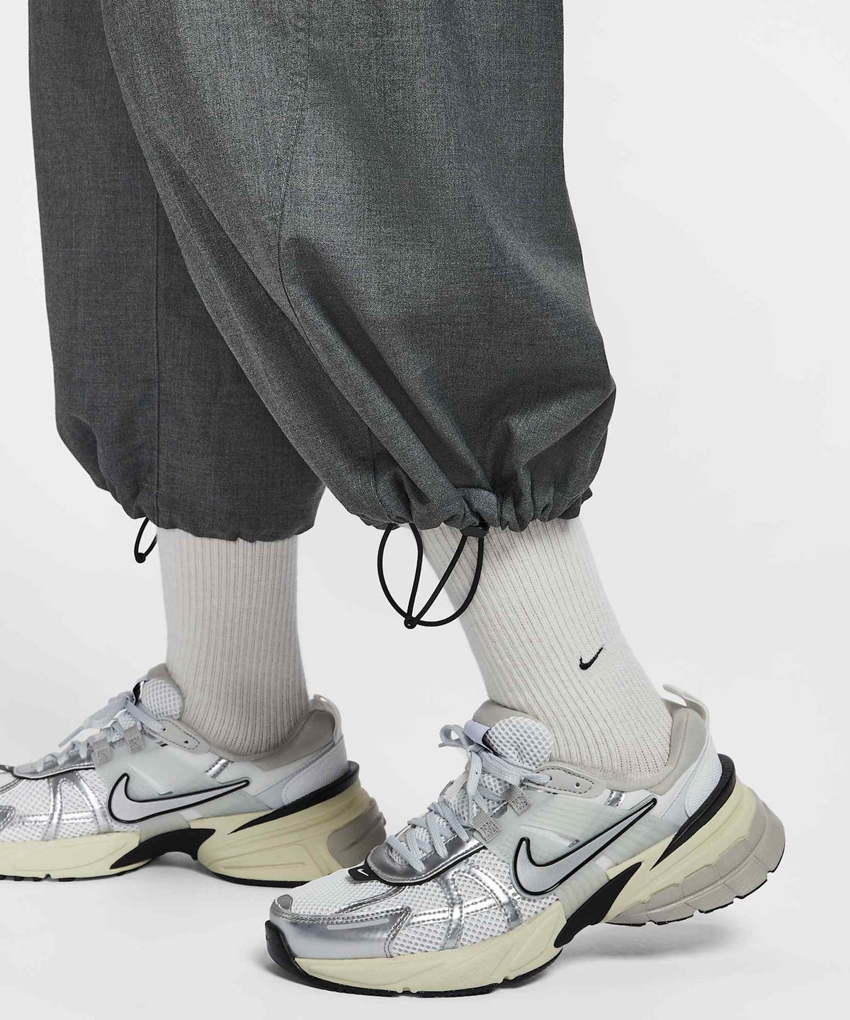 나이키(NIKE) 스포츠웨어 오버사이즈 미드라이즈 우븐 팬츠 W - 블랙:헤더:블랙 / IF5454-010