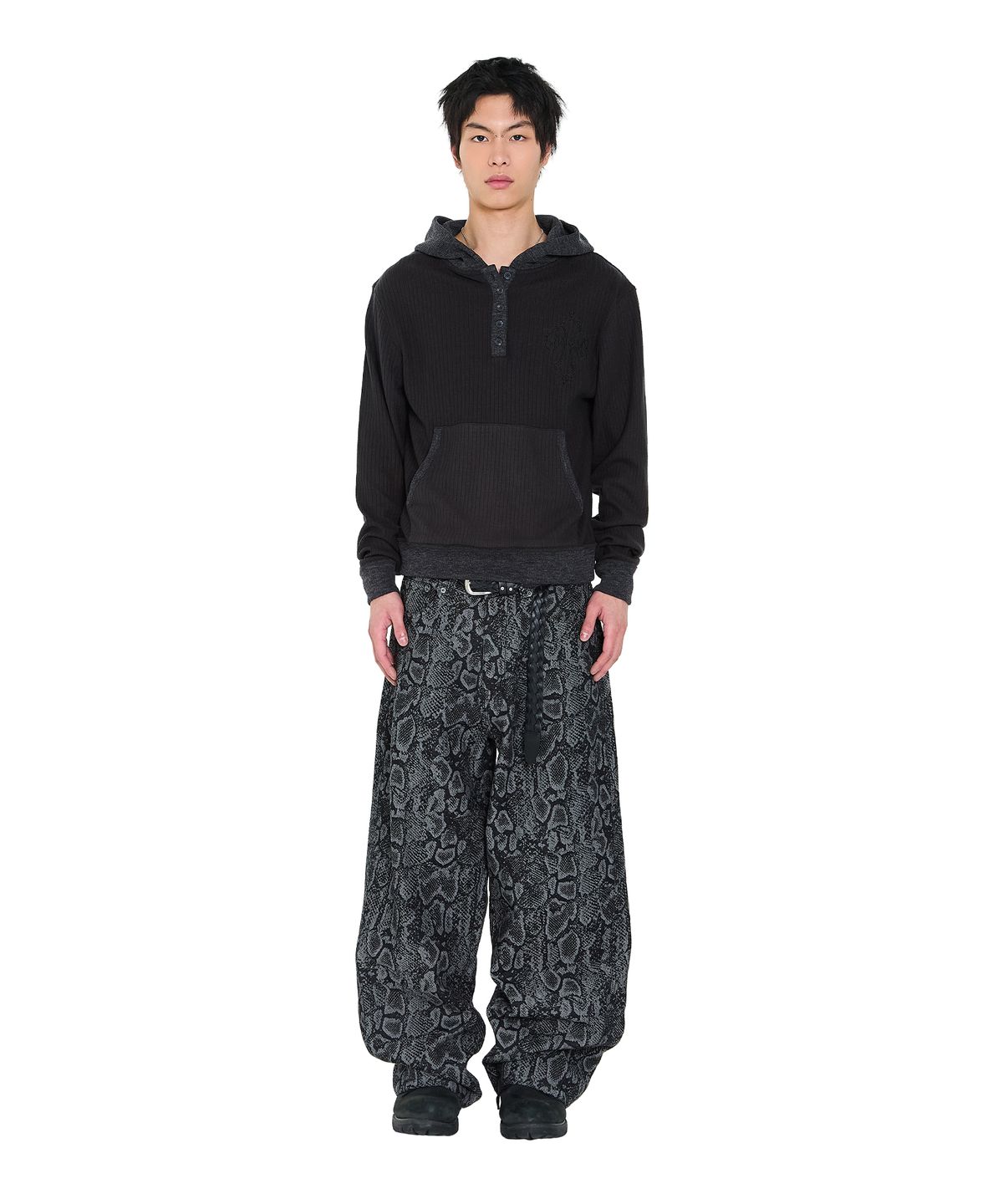 아캄(AAKAM) CROS2 Contrast Button Hoodie (Black)