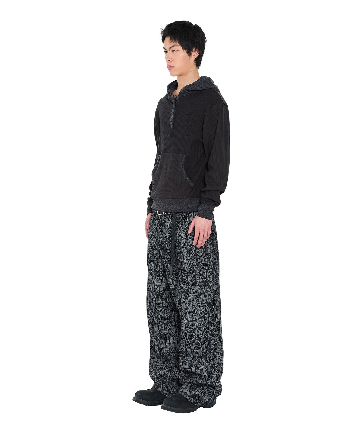 아캄(AAKAM) CROS2 Contrast Button Hoodie (Black)