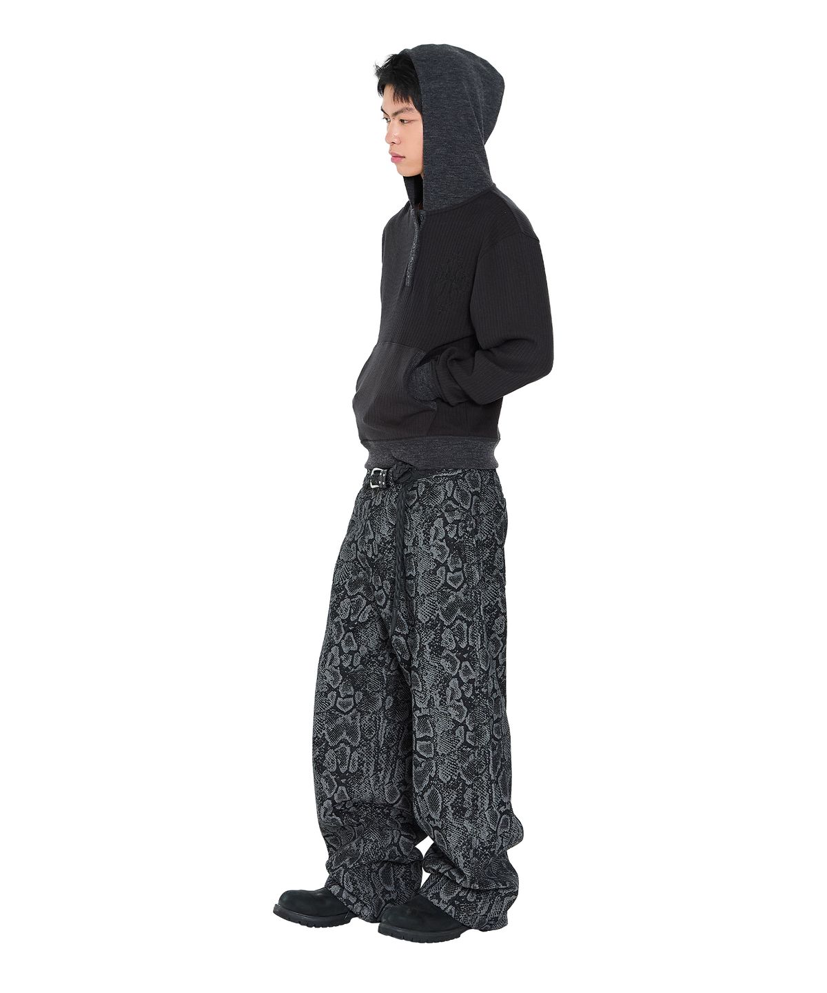 아캄(AAKAM) CROS2 Contrast Button Hoodie (Black)