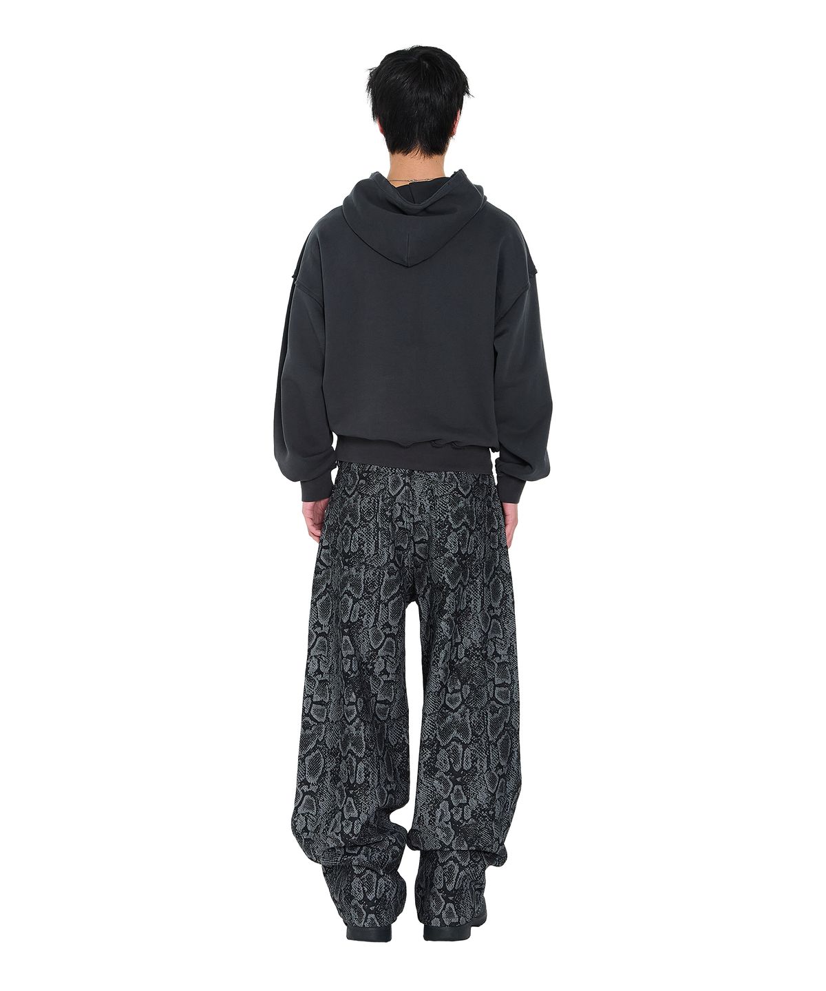 아캄(AAKAM) Python Patterned Denim Pants (Black)