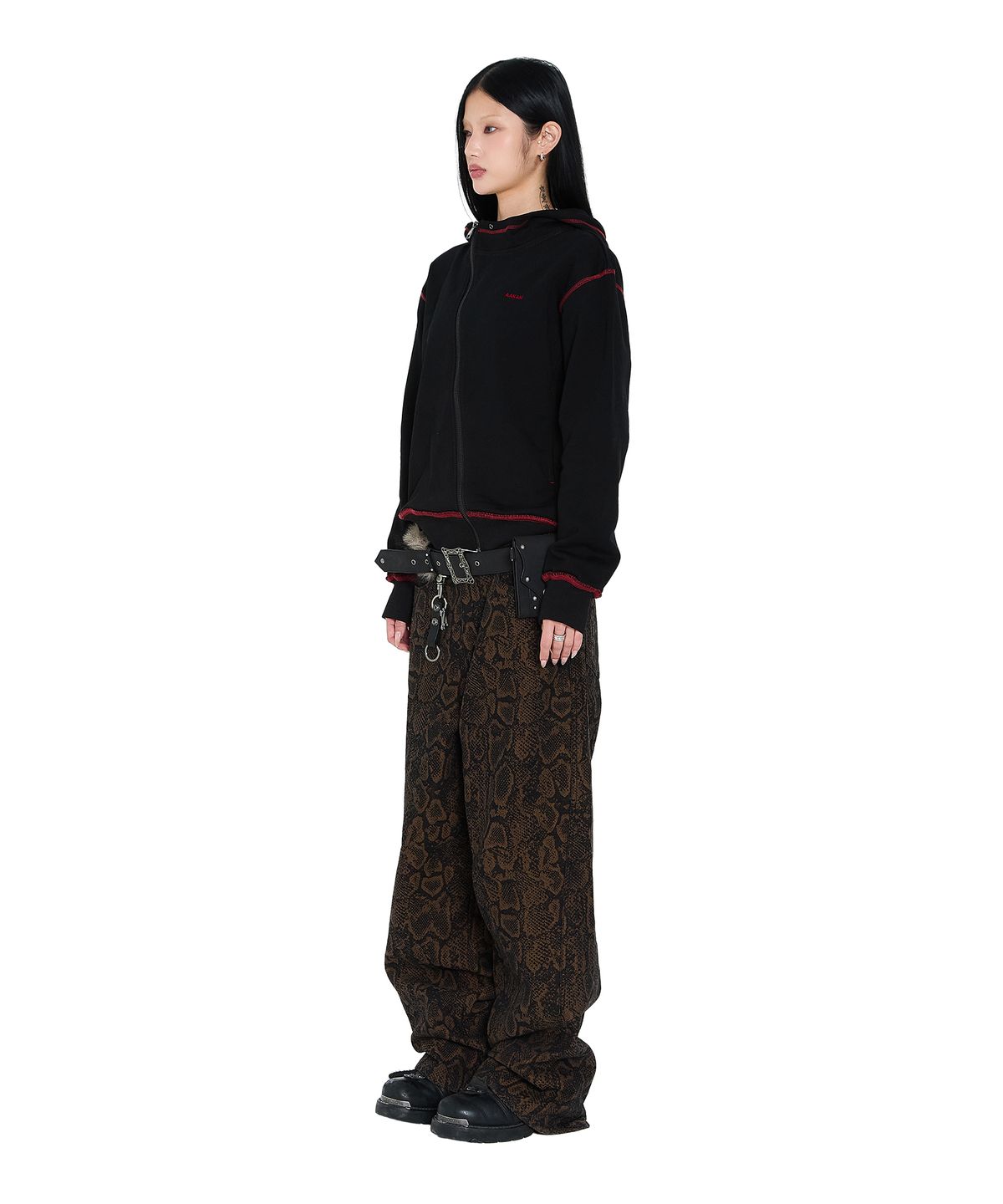 아캄(AAKAM) Python Patterned Denim Pants (Brown)