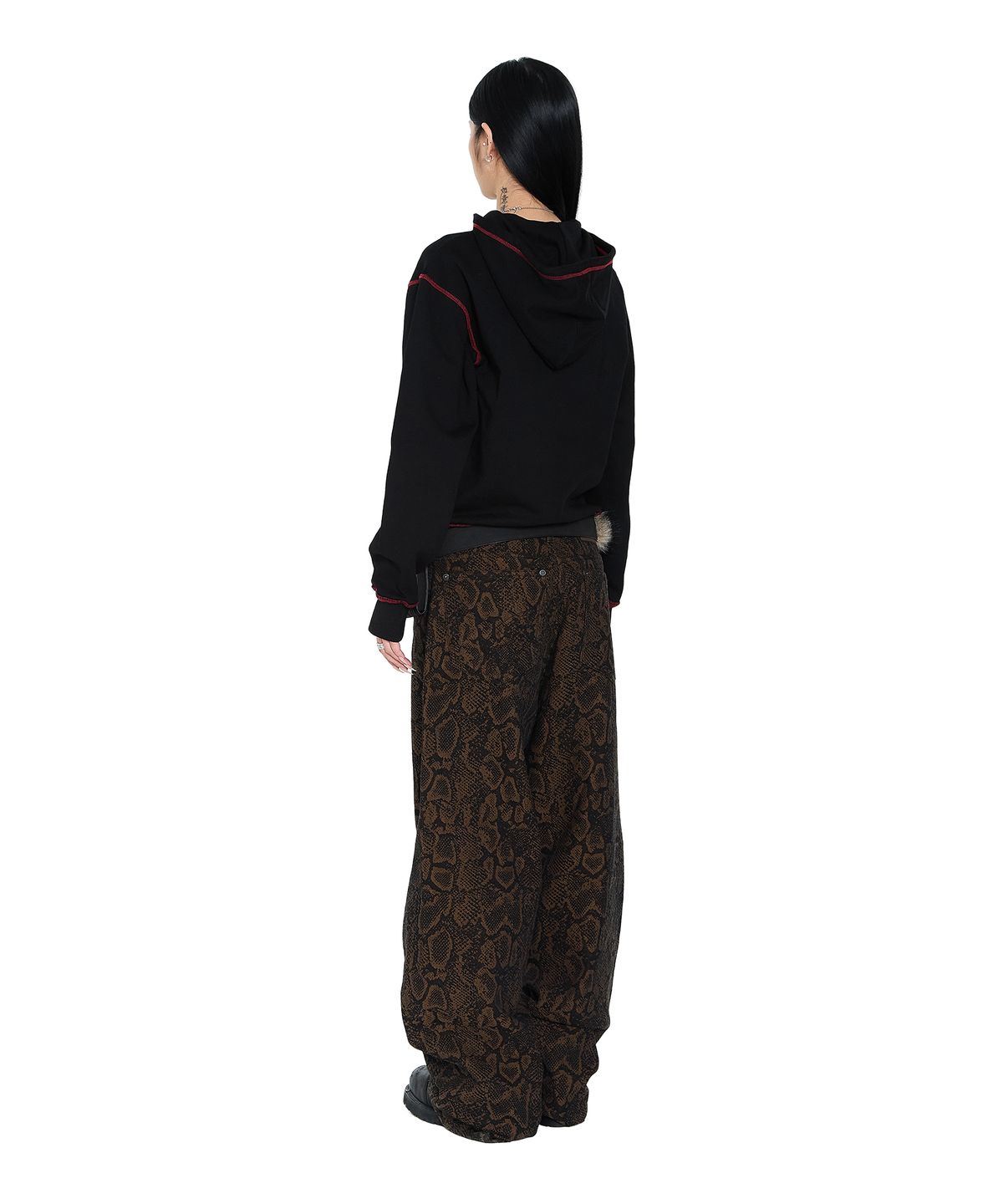 아캄(AAKAM) Python Patterned Denim Pants (Brown)