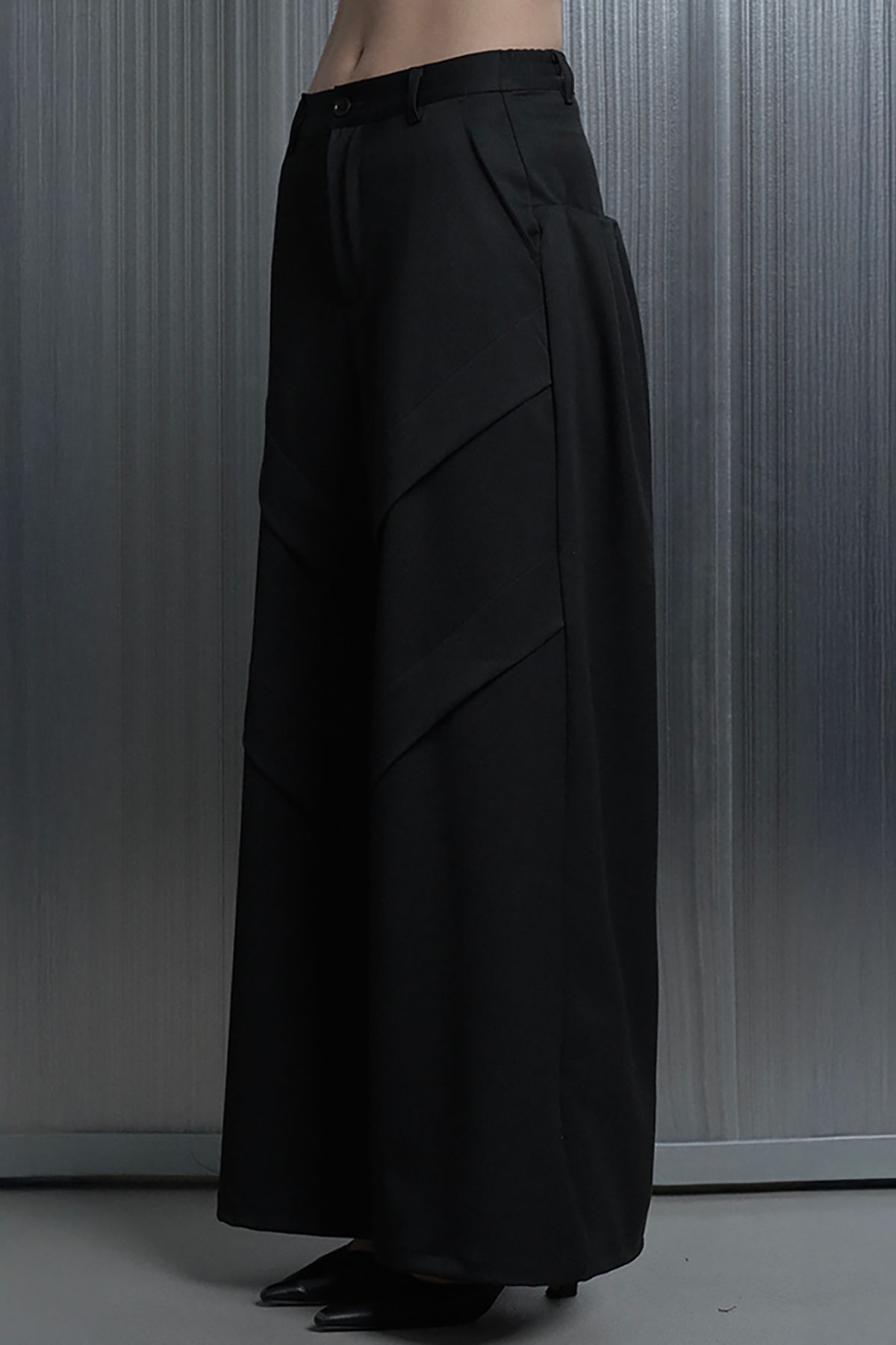 에트오소메(ETRE AU SOMMET) 3pintuck Back Split Line Wide Slacks Pants (Black)