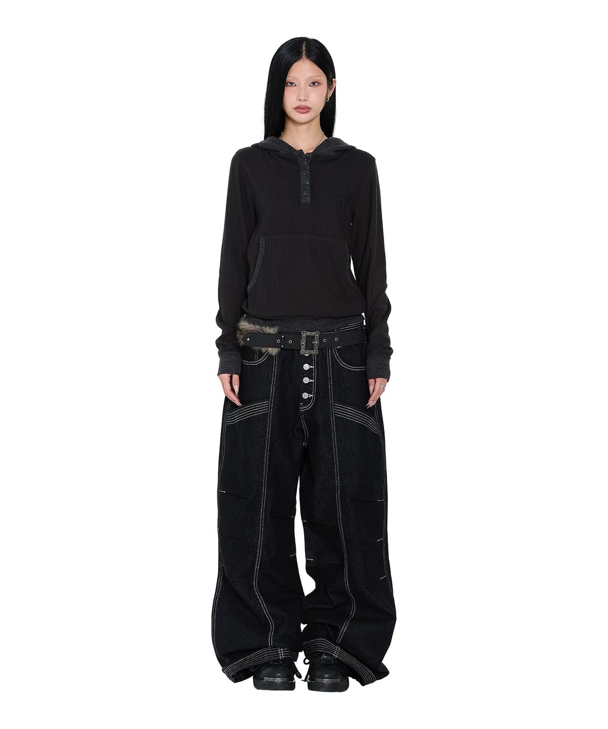 아캄(AAKAM) Knee Pin-Tuck Stitched Denim Pants (Black)