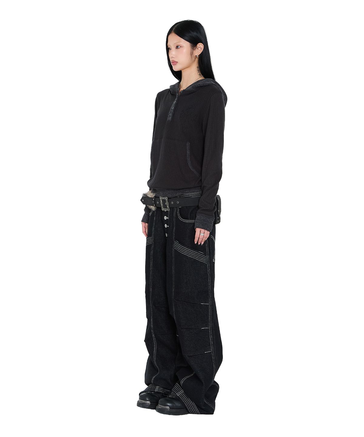 아캄(AAKAM) Knee Pin-Tuck Stitched Denim Pants (Black)